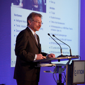 Prof. Dieter Kempf auf der Bühne der Bitkom-Jahrestagung 2013