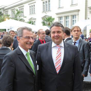 Foto von Dieter Kempf und Sigmar Gabriel auf dem Bitkom-Sommerfest 2014