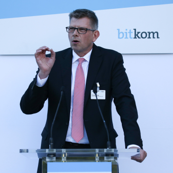 Thorsten Dirks hält die Eröffnungsrede auf dem Sommerfest 2015.