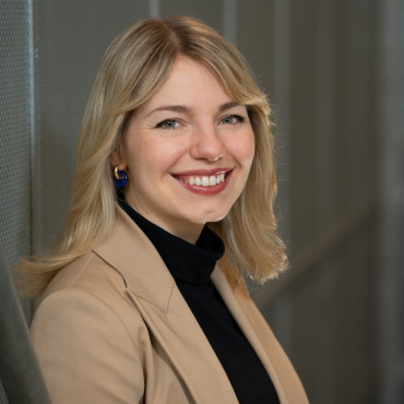 Mitarbeiterfoto: Linda Schmittmann, Bitkom Akademie