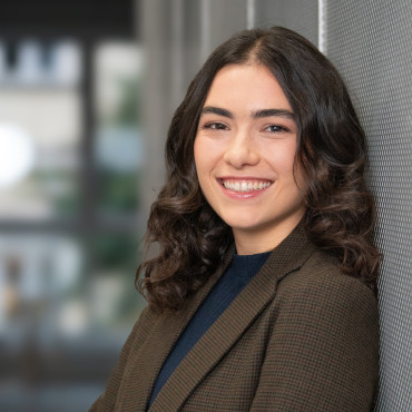 Mitarbeiterfoto von Leah Schrimpf, Leiterin Digitale Gesellschaft