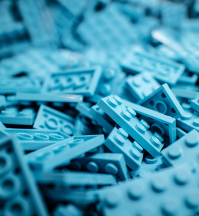 Themenbild Regulierung Normung Legosteine