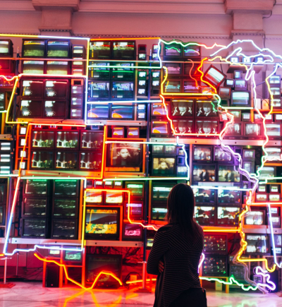 “Electronic Superhighway” von Nam June Paik