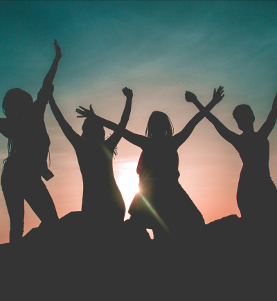 Frauen im Sonnenuntergang