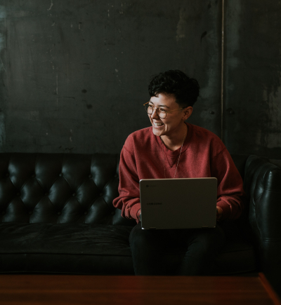 Frau mit Laptop