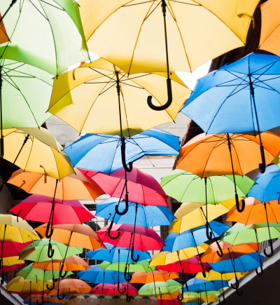 Bunte Regenschirme