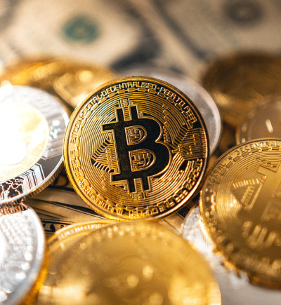 Haufen von Bitcoin Münzen