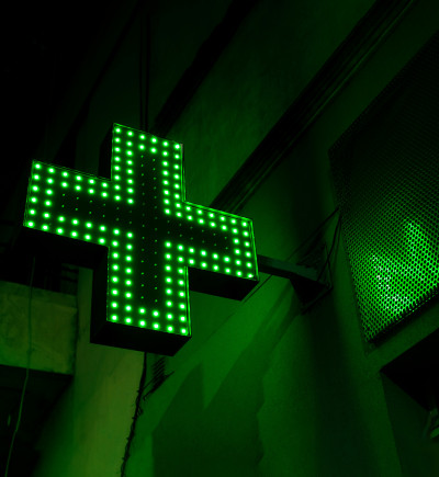 Grünes LED Plus Zeichen