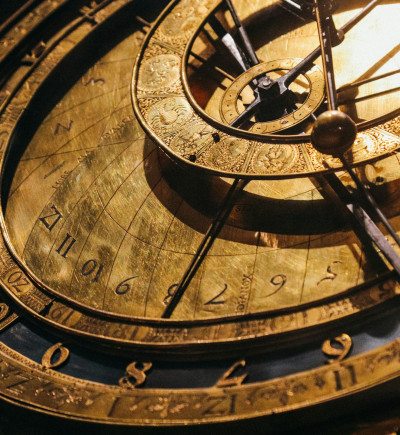 Nahaufnahme einer alter großen Uhr