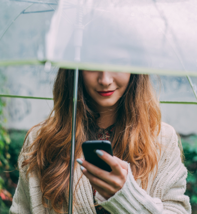 Frau mit Regenschirm