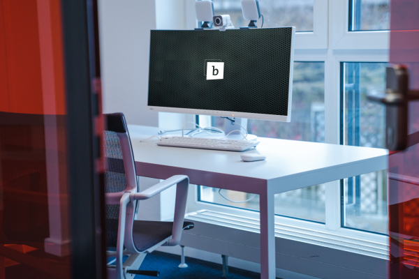 Telefonkabine in den Räumlichkeiten des Bitkom