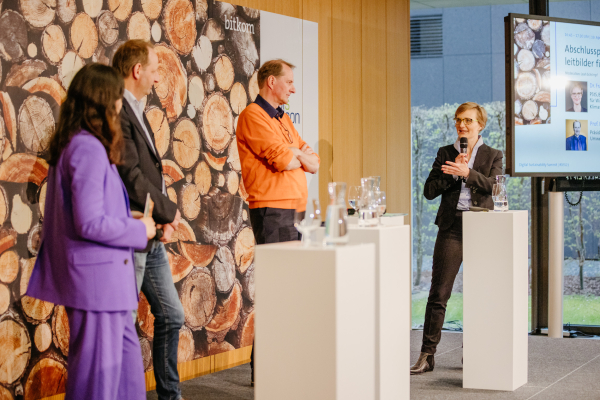 Panel Nachhaltigkeitsleitbilder auf der Bühne des Digital Sustainability Summit 2023