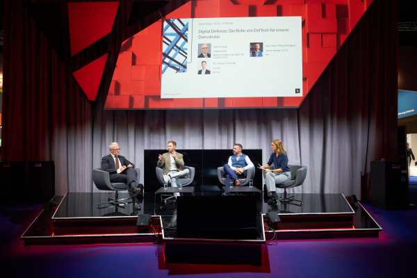 Ein Foto des Panels zur Rolle von DefTech für die Demokratie auf der SCCON 2024