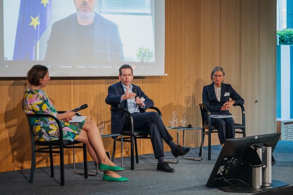 Bühnendiskussion beim Bitkom Forum Recht 2025 zwischen Susanne Dehmel, Dr. Martin Plum und Dorothea Störr-Ritter.