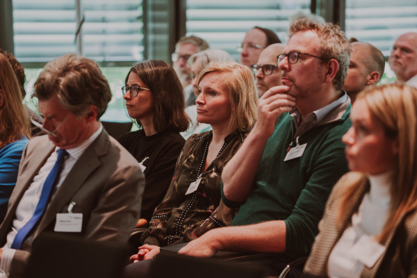 Blick in das gut gefüllte Publikum beim Bitkom Forum Recht 2025