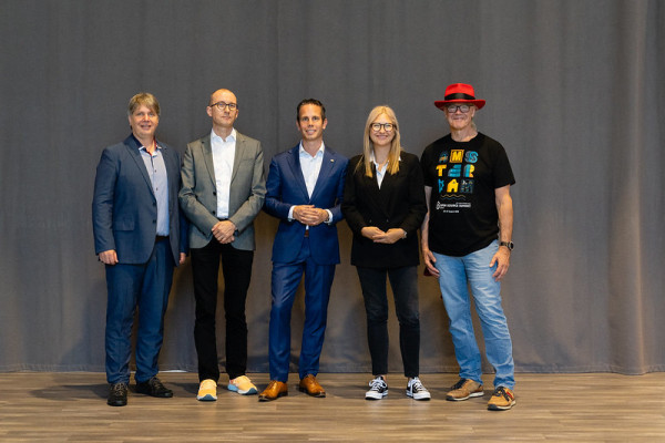 Gruppenbild von 5 Personen auf dem BFOSS25