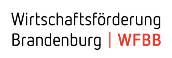 Logo mit dem Text „Wirtschaftsförderung Brandenburg | WFBB“ in schwarzer und roter Schrift auf weißem Hintergrund.