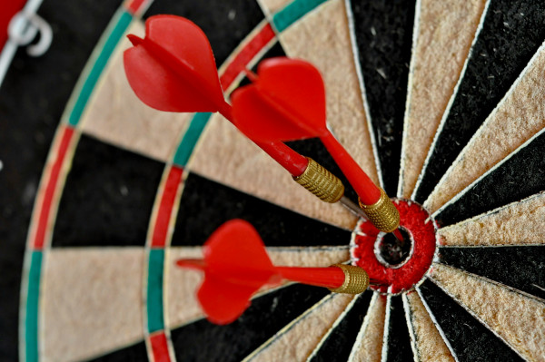 Darts - Digital Marketing - Erfolg - Game - Pfeil - Sieg - Spiel - Sport - Unsplash matt-briney-dL2VTu8b4NQ-unsplash.jpg